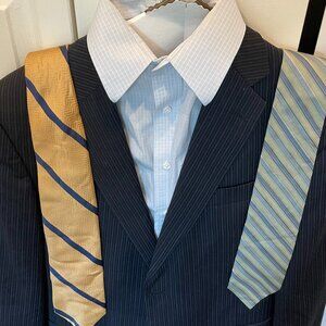 Pre-owned Hart Schaffner & Marx (40R x 32w) Blue pinstripe suit & drycleaned